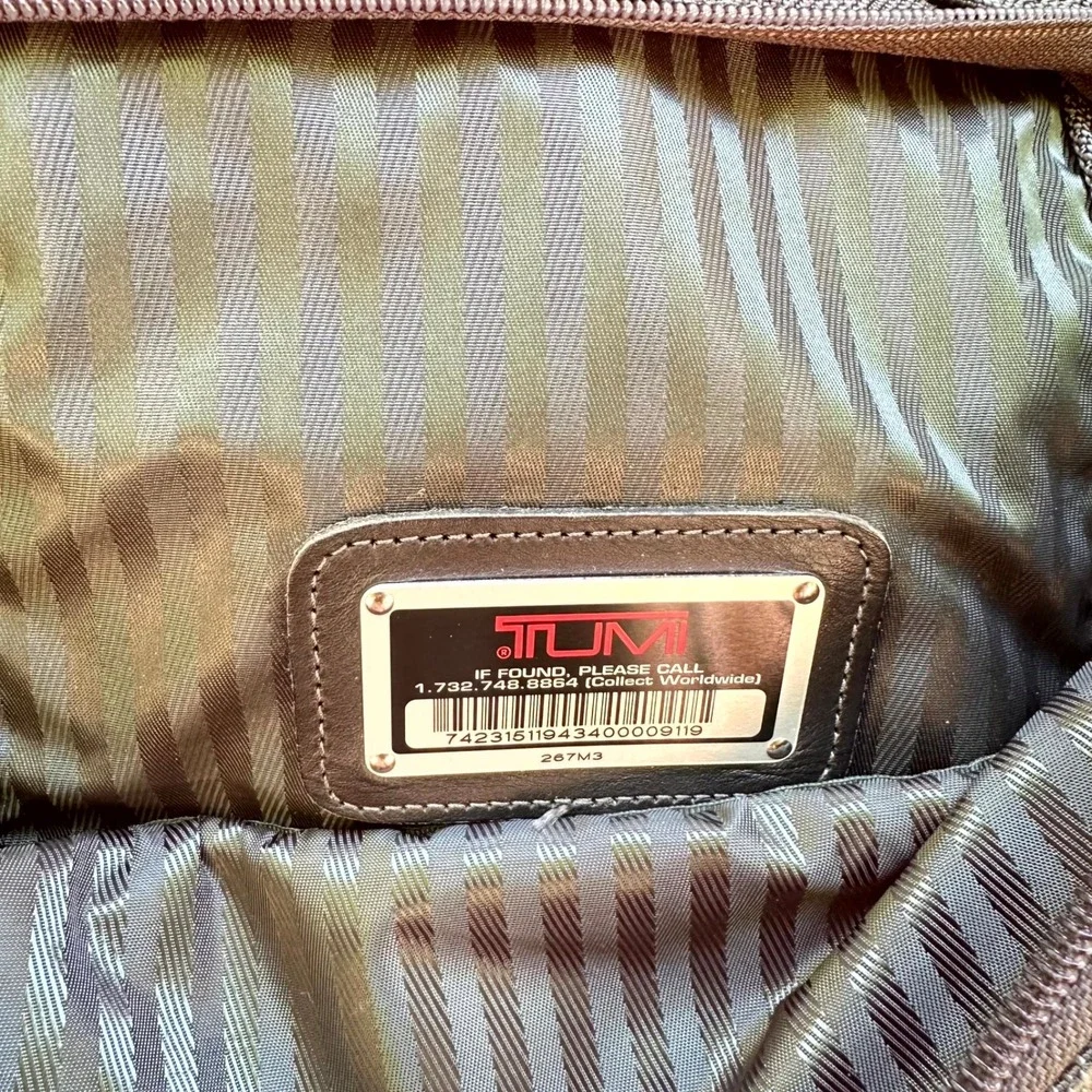 Tumi inside shoulder